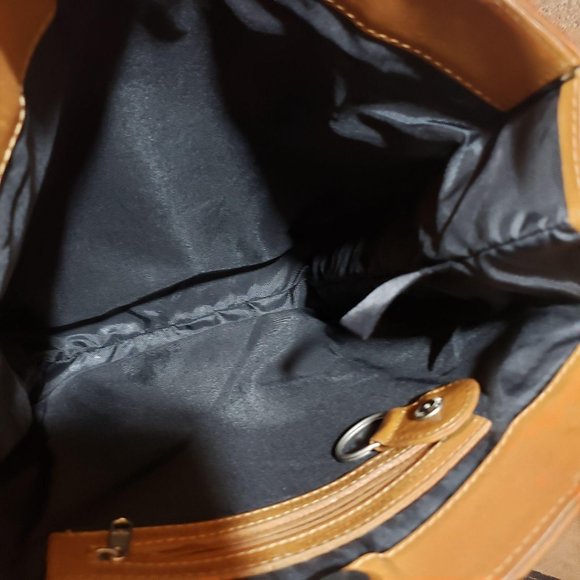 Stone Mountain 100% leather shoulder bag Purse With Attached Key Chain - Picture 9 of 13